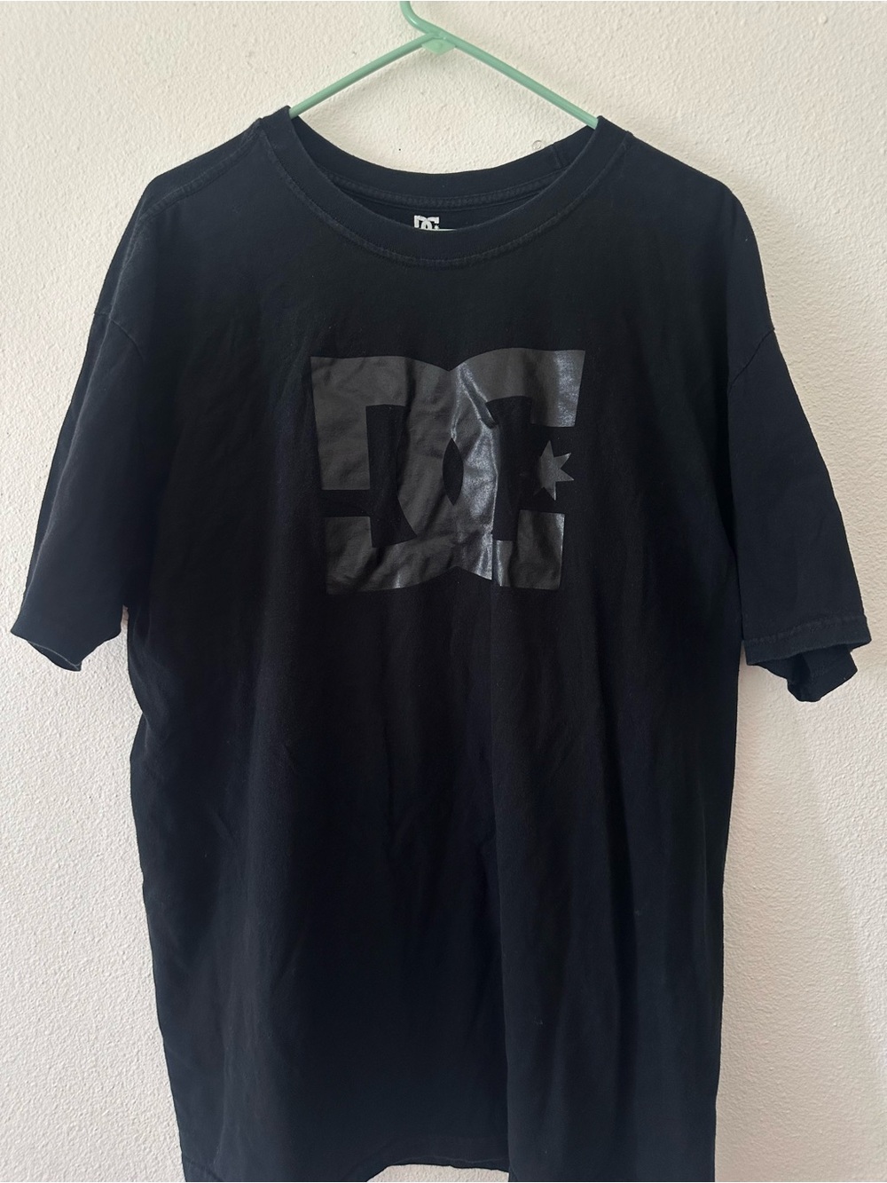 DC Black Logo Men's T-Shirt